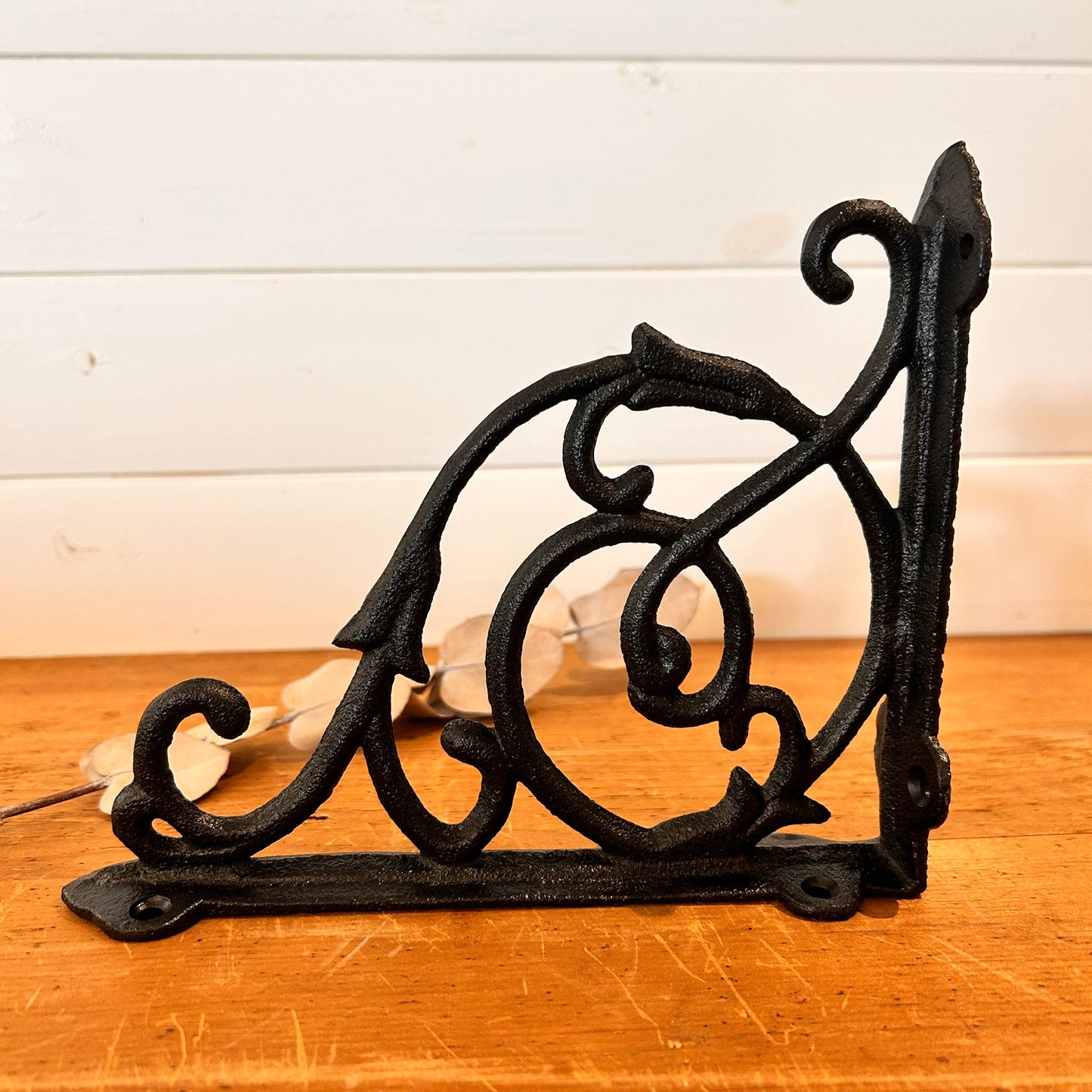 Cast iron shelf support