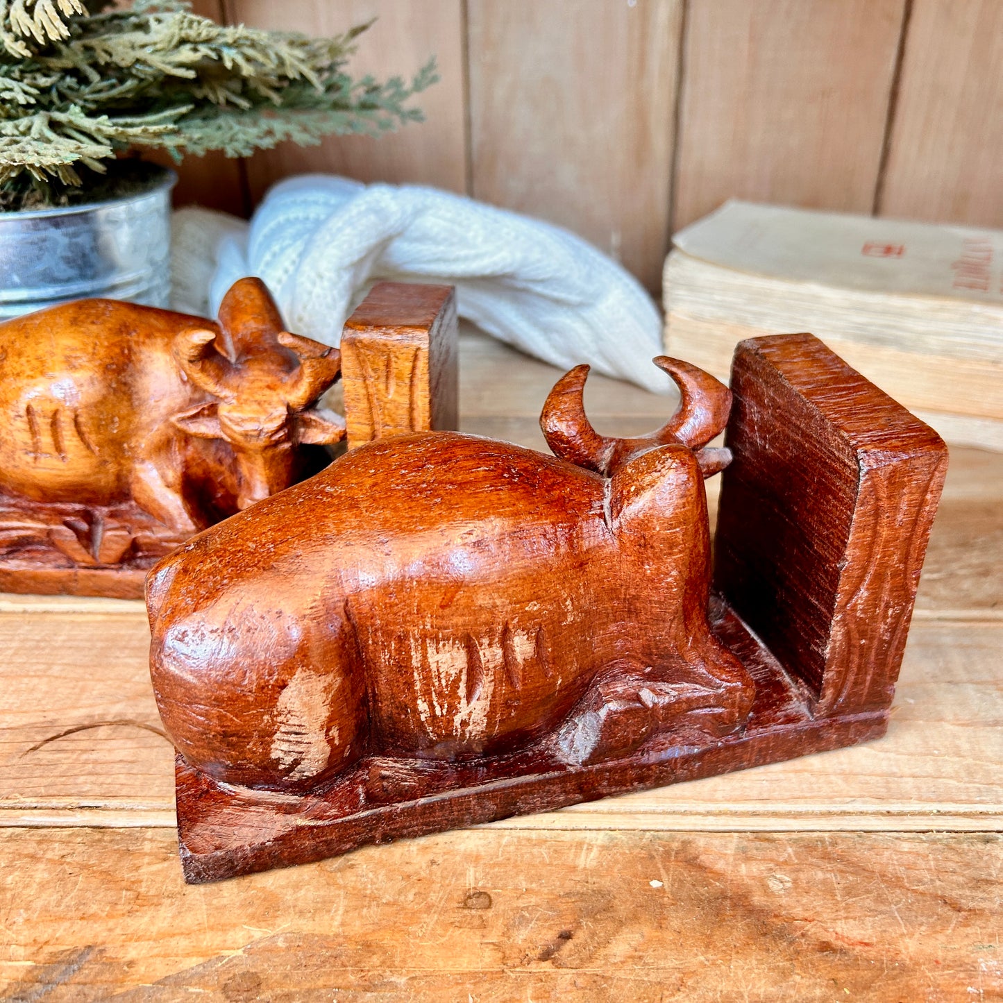 Bull bookends