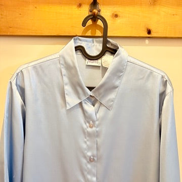 Chemisier satiné bleu poudre