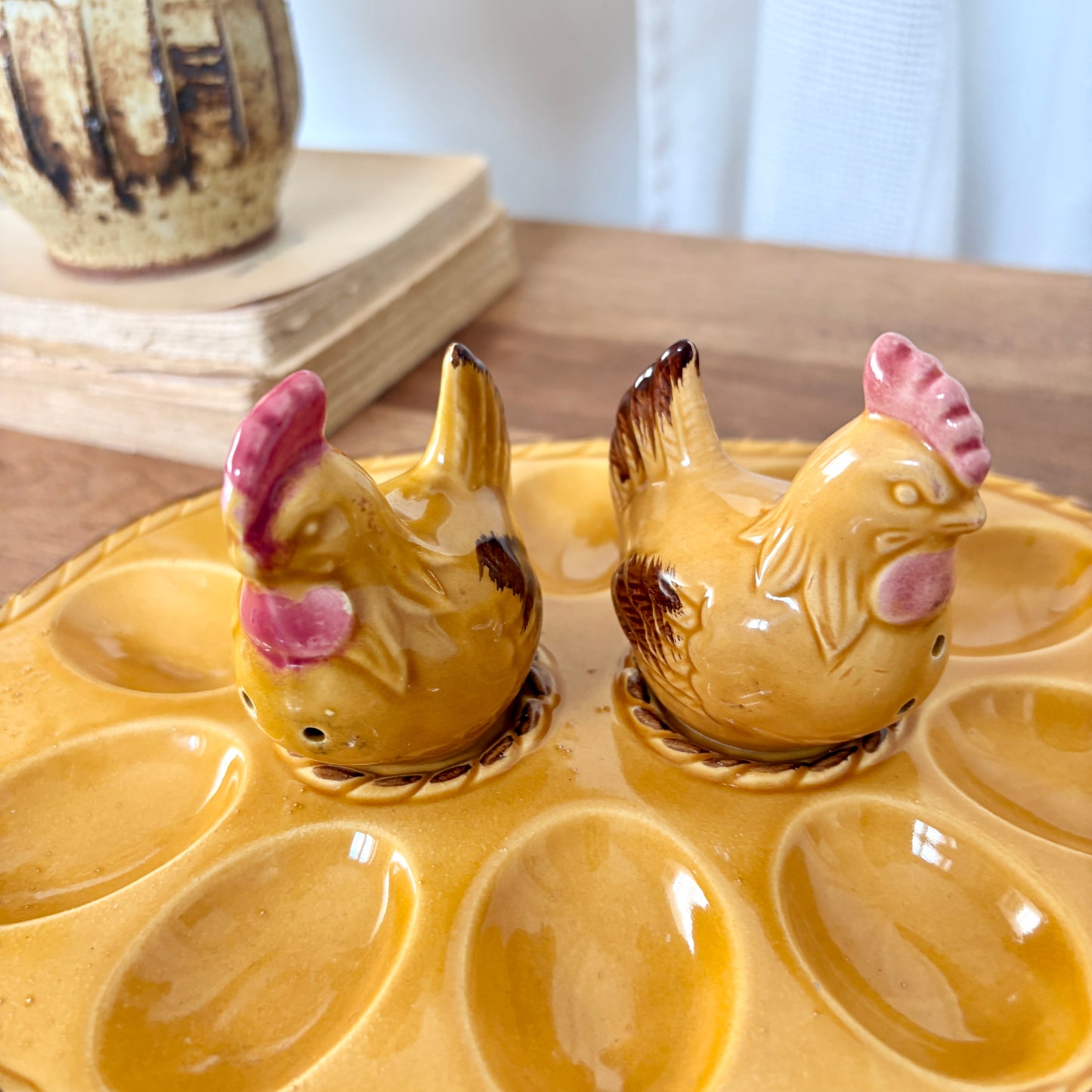Ceramic egg tray