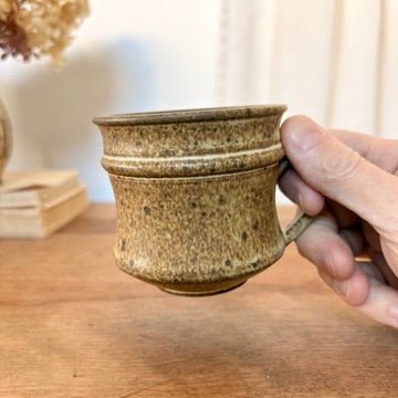 Petite tasse en grès