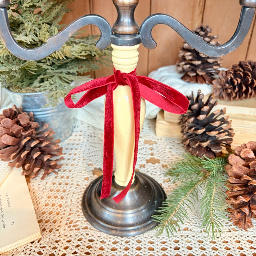 Three-branch candelabrum