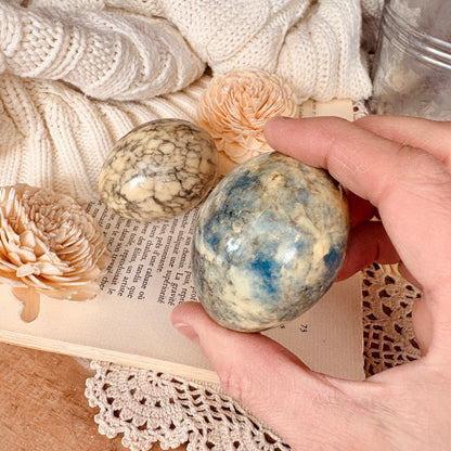 Two stone eggs - pink