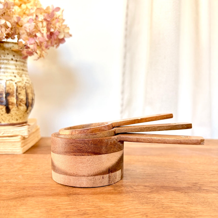 Trio de tasses à mesurer en bois