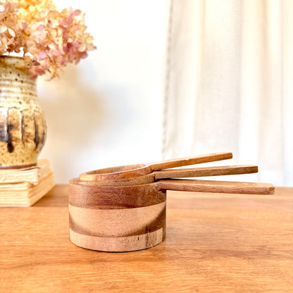 Trio de tasses à mesurer en bois