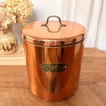 Pot à farine en cuivre