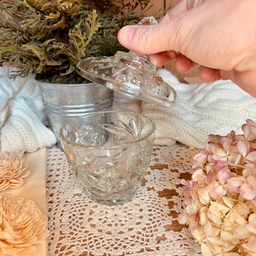 Pot en verre taillé