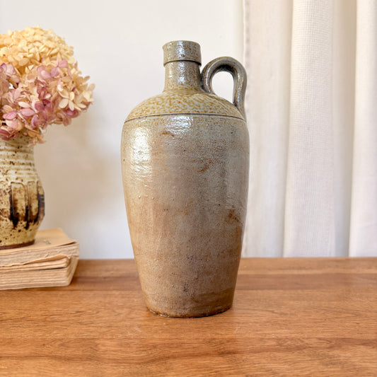 Bouteille en grès vintage
