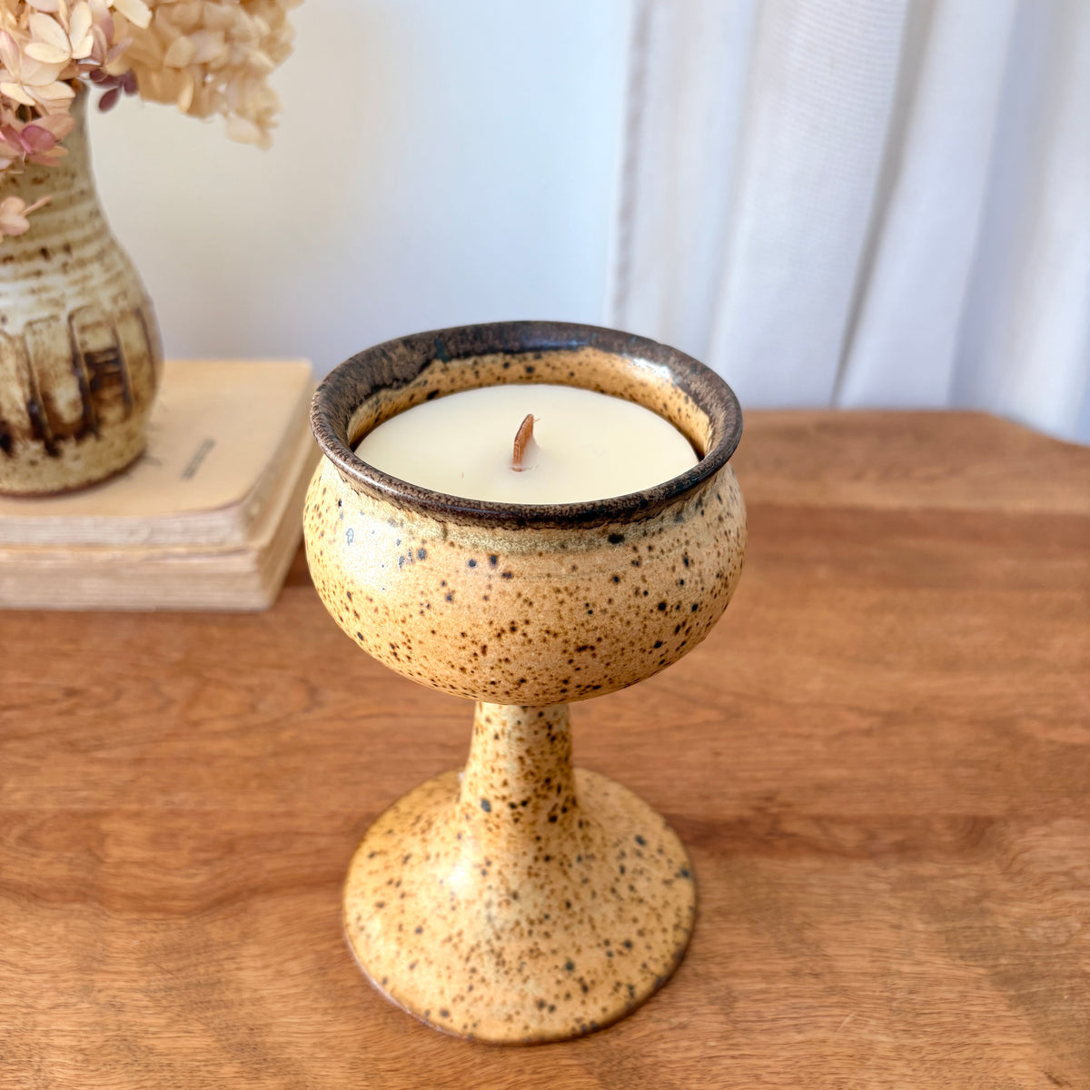 Stoneware candle - Jasmine and musk