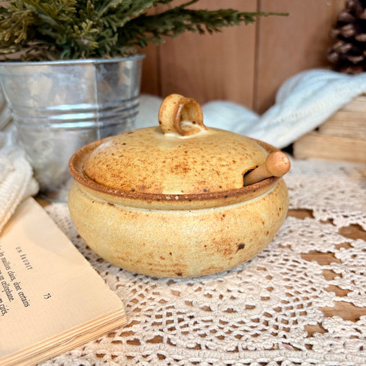Stoneware pot with spoon