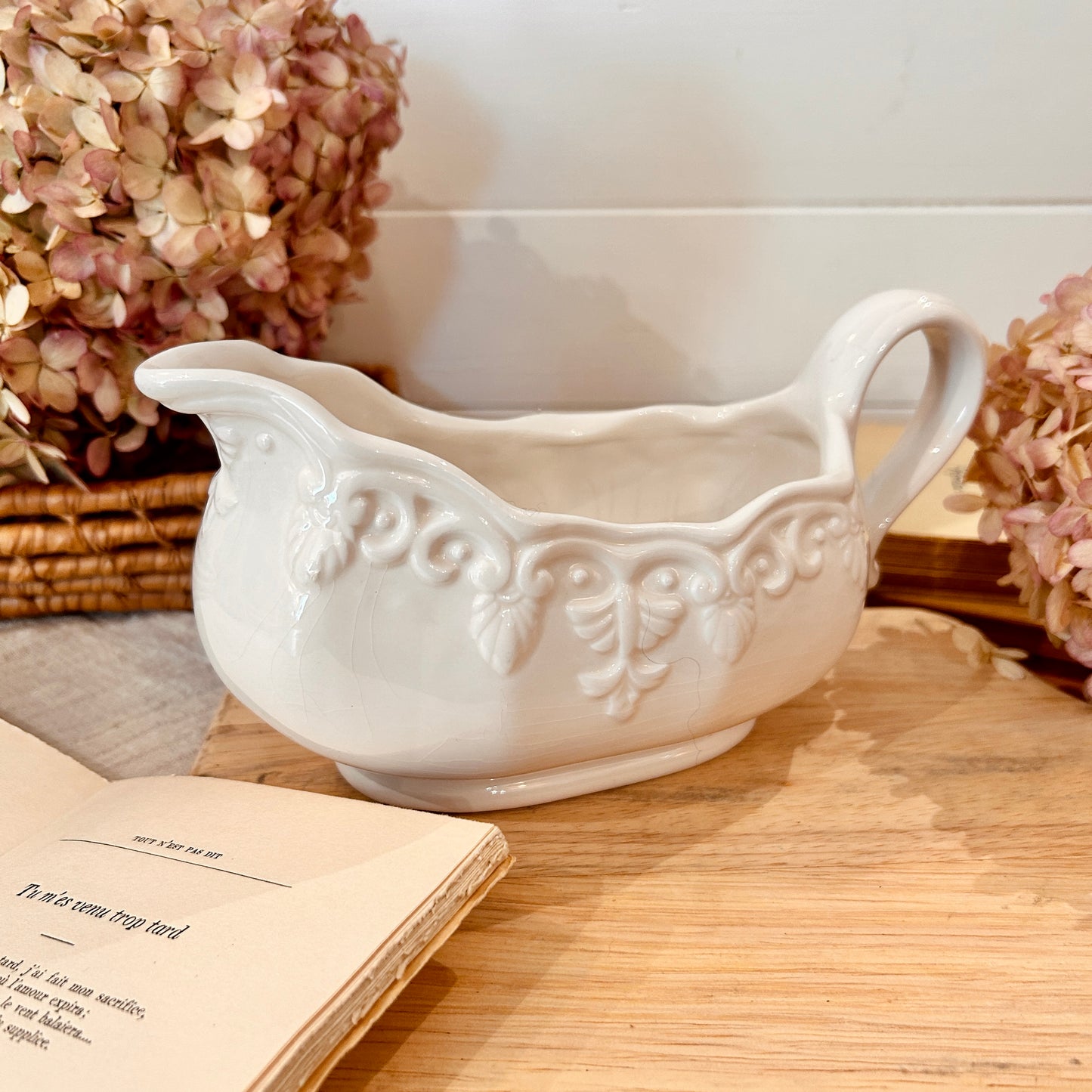 Porcelain sauce boat