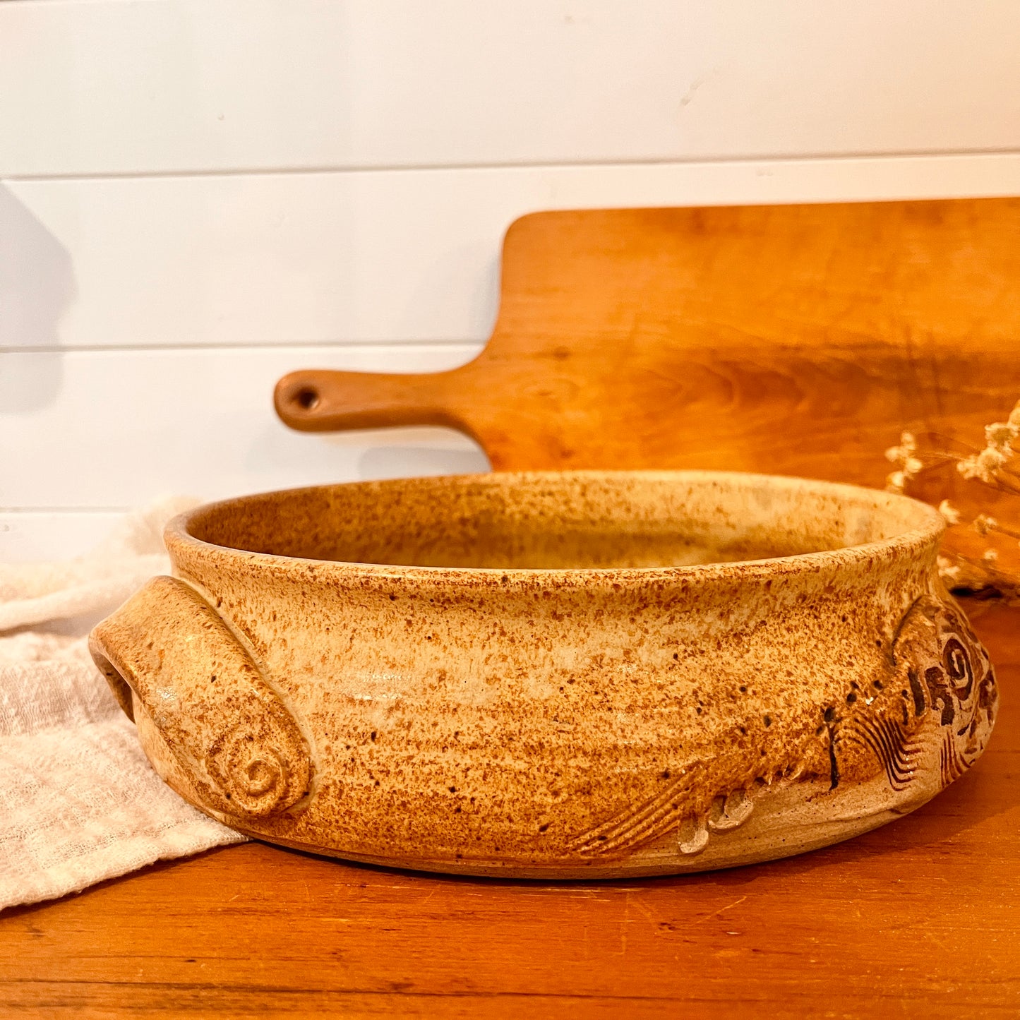 Decorative stoneware bowl