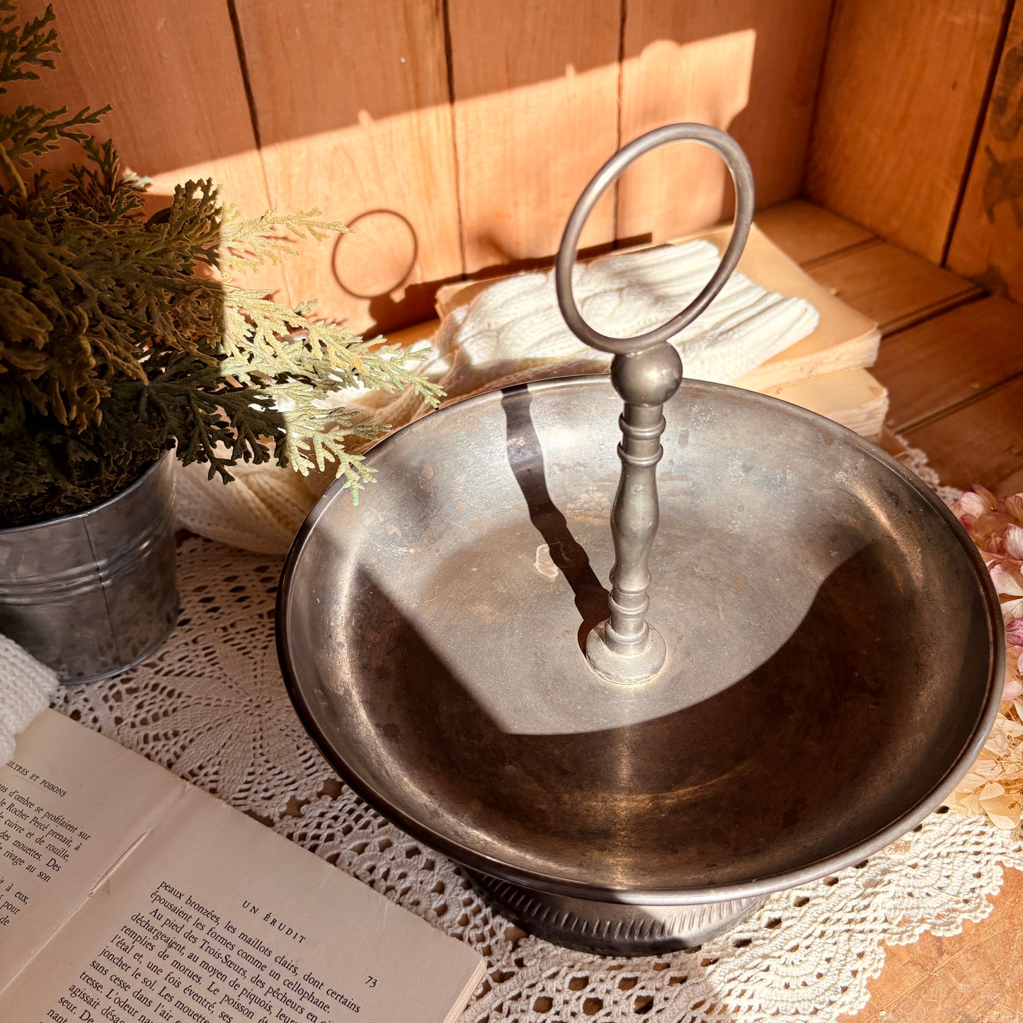 Présentoir argenté