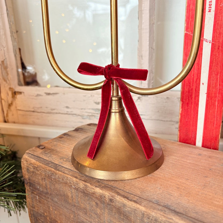 Three-branch candelabrum