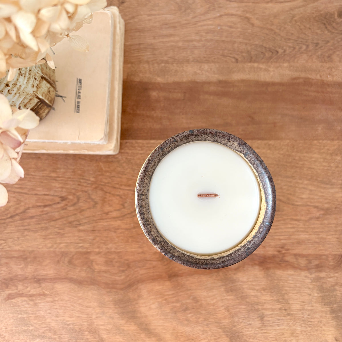 Stoneware candle - Jasmine and musk