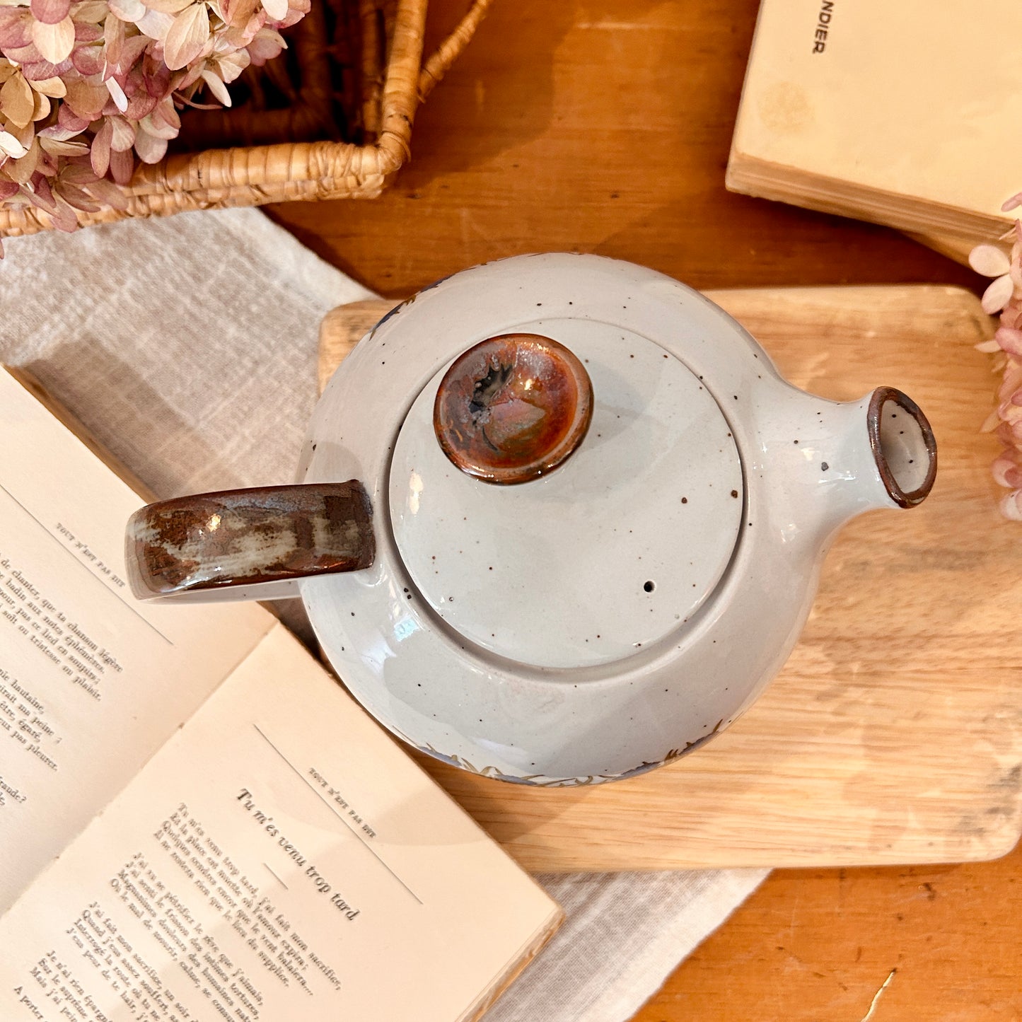 Ceramic teapot