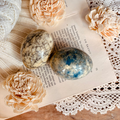 Two stone eggs - pink