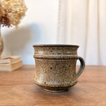 Petite tasse en grès