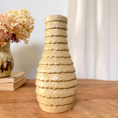 Vase en grès côtelé