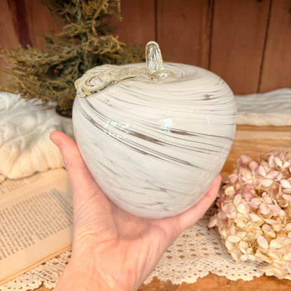 Pomme en verre soufflé