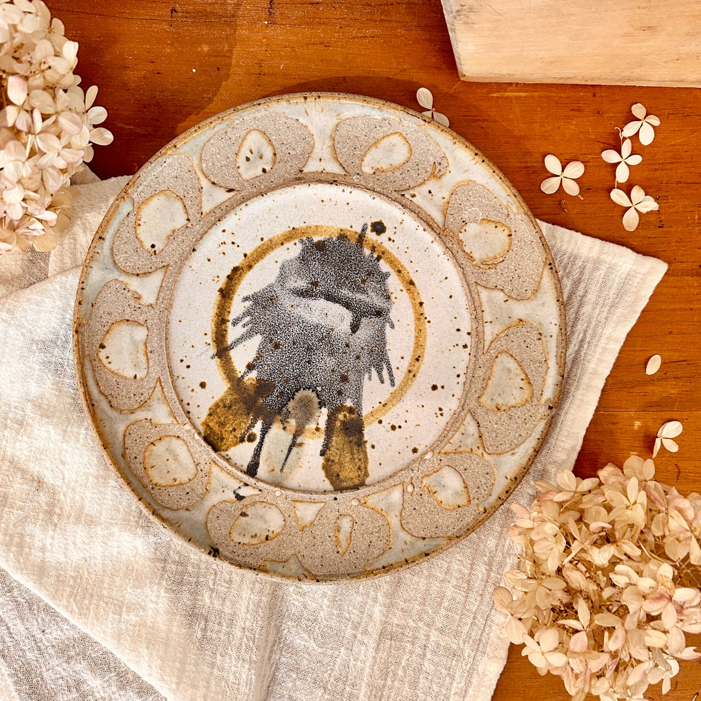 Decorative stoneware plate