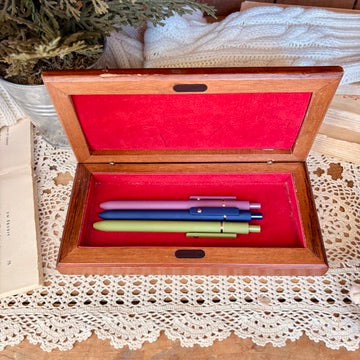 Coffre à crayons en bois