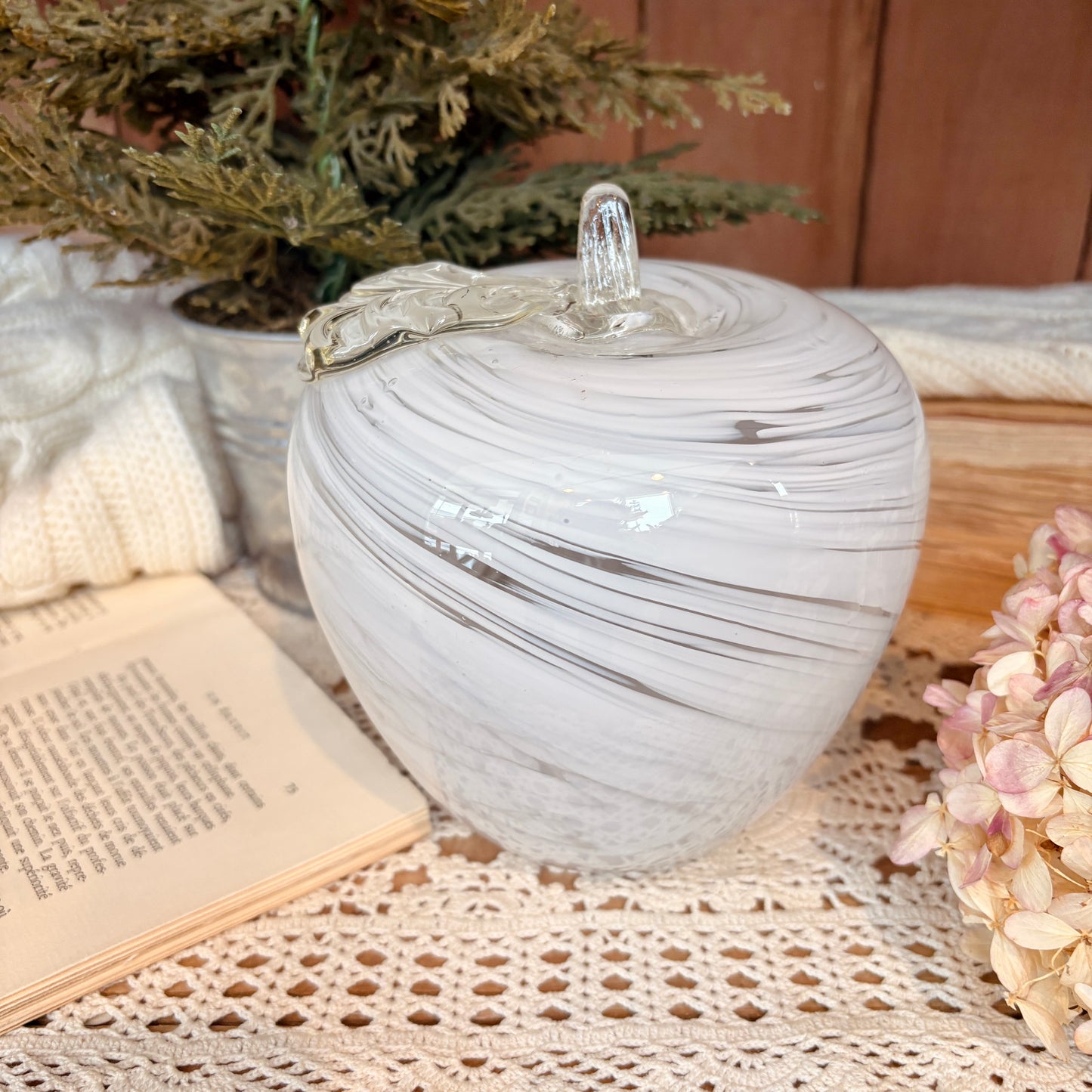 Pomme en verre soufflé