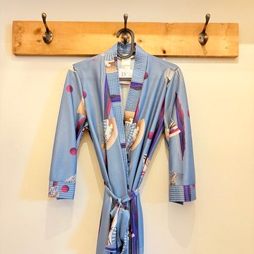 Fan dressing gown