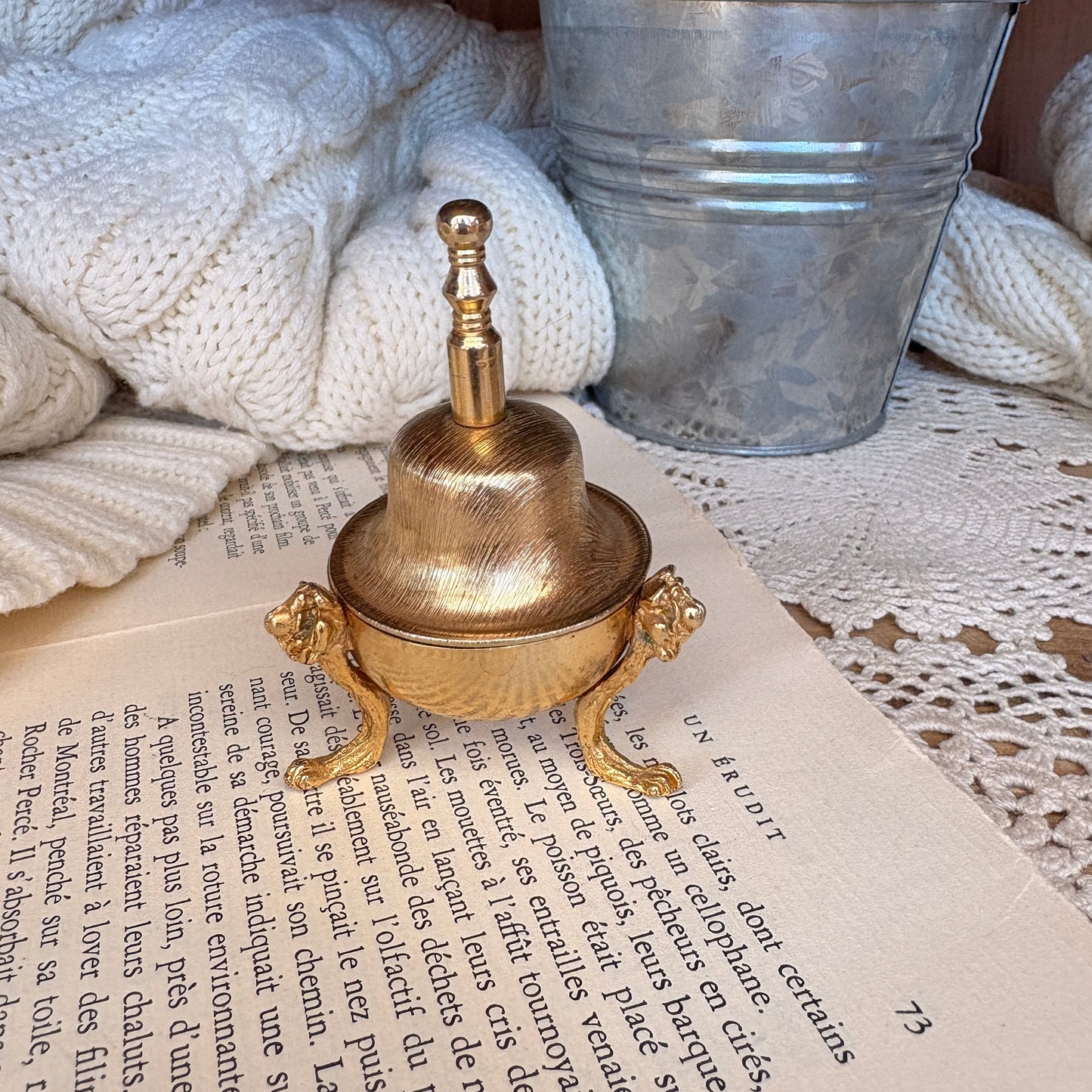 Boite dorée avec clochette