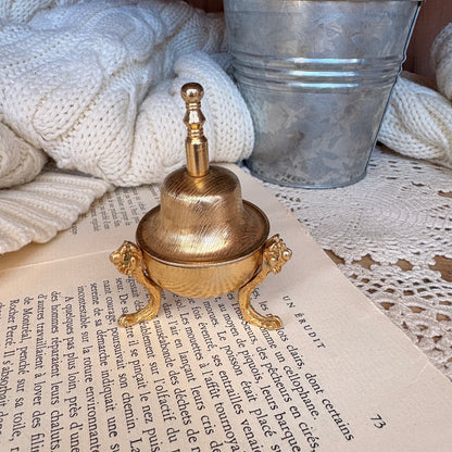 Boite dorée avec clochette