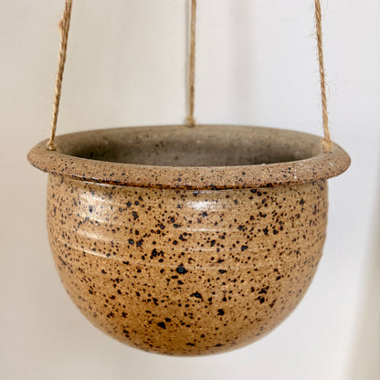 Cache-pot suspendu
