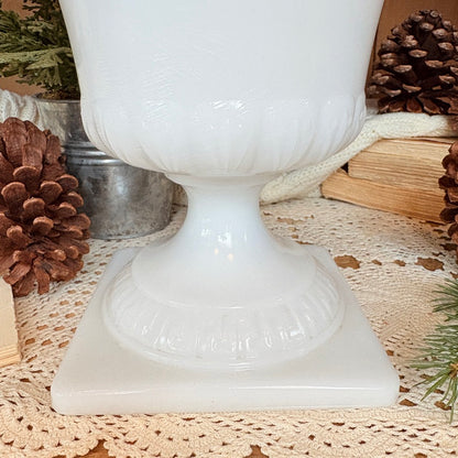 Vase sur pied milkglass