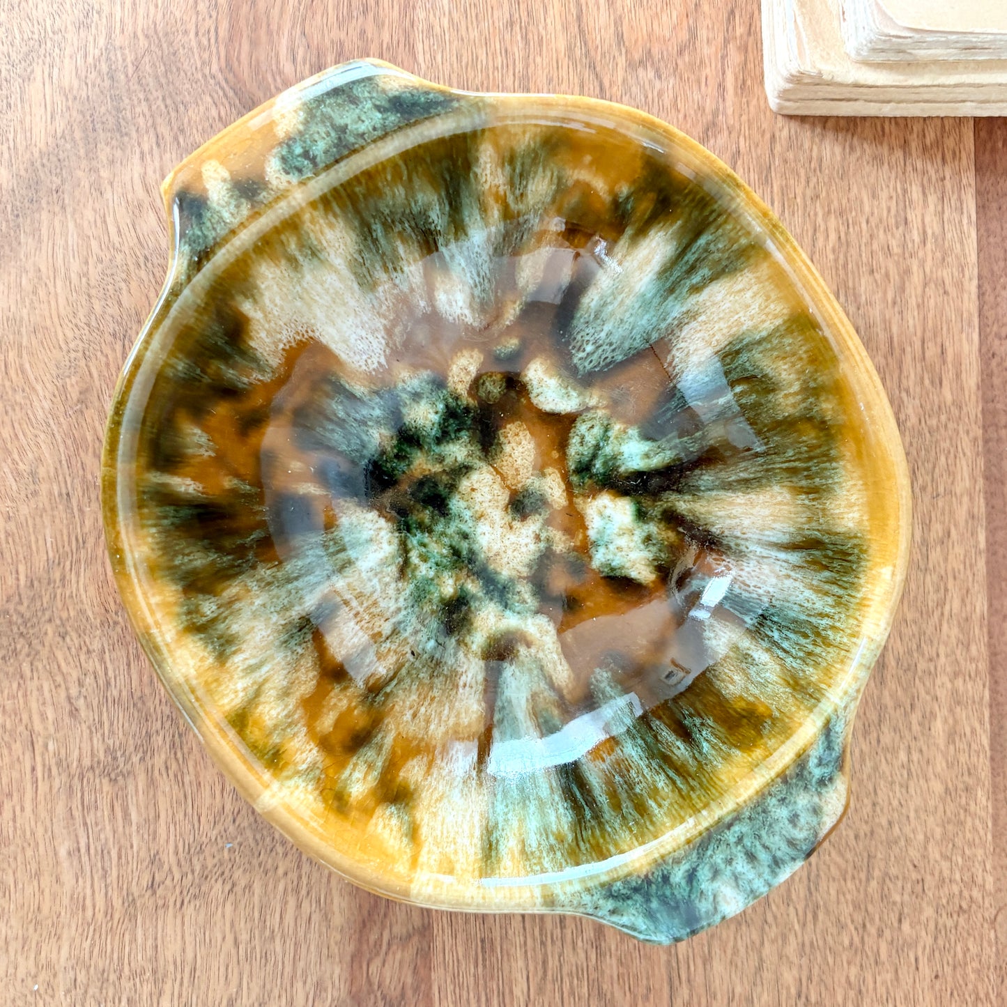 Plat à oreilles en céramique de Beauce