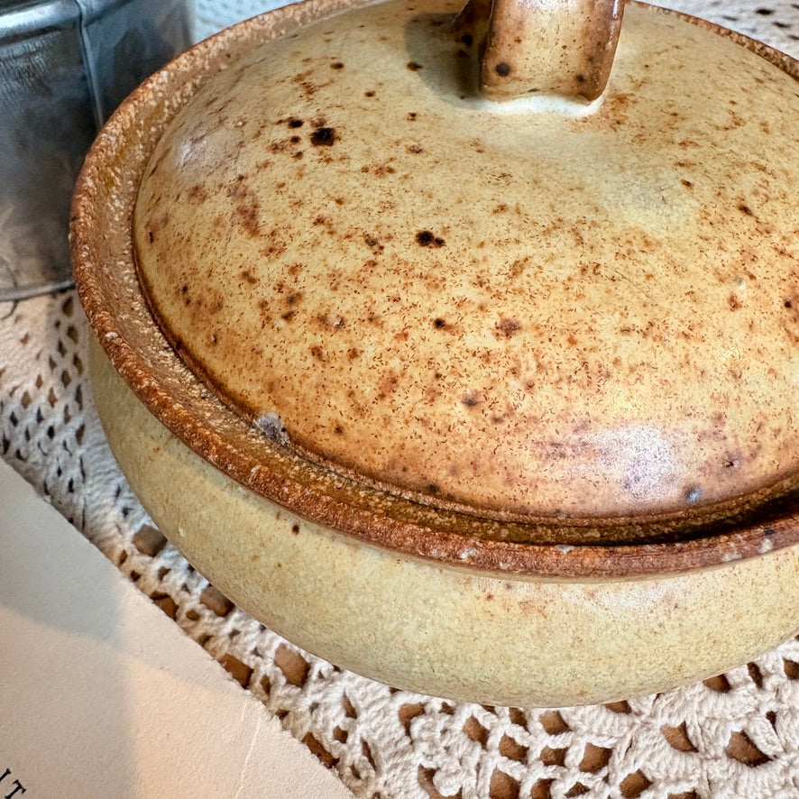 Stoneware pot with spoon