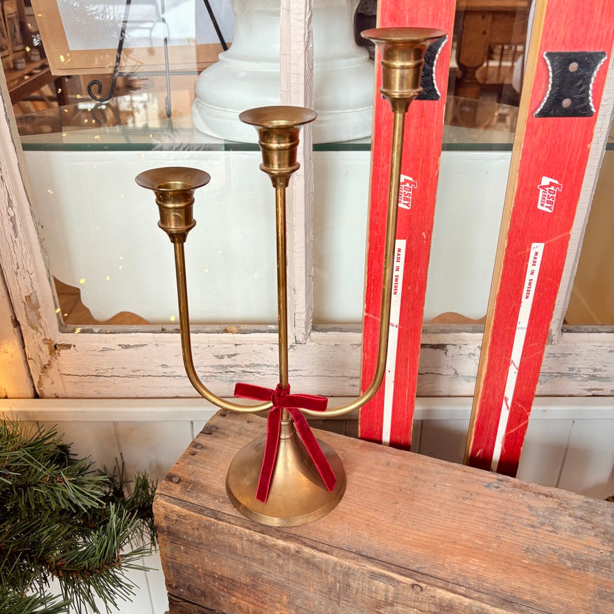 Three-branch candelabrum