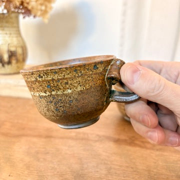 Petite tasse en grès