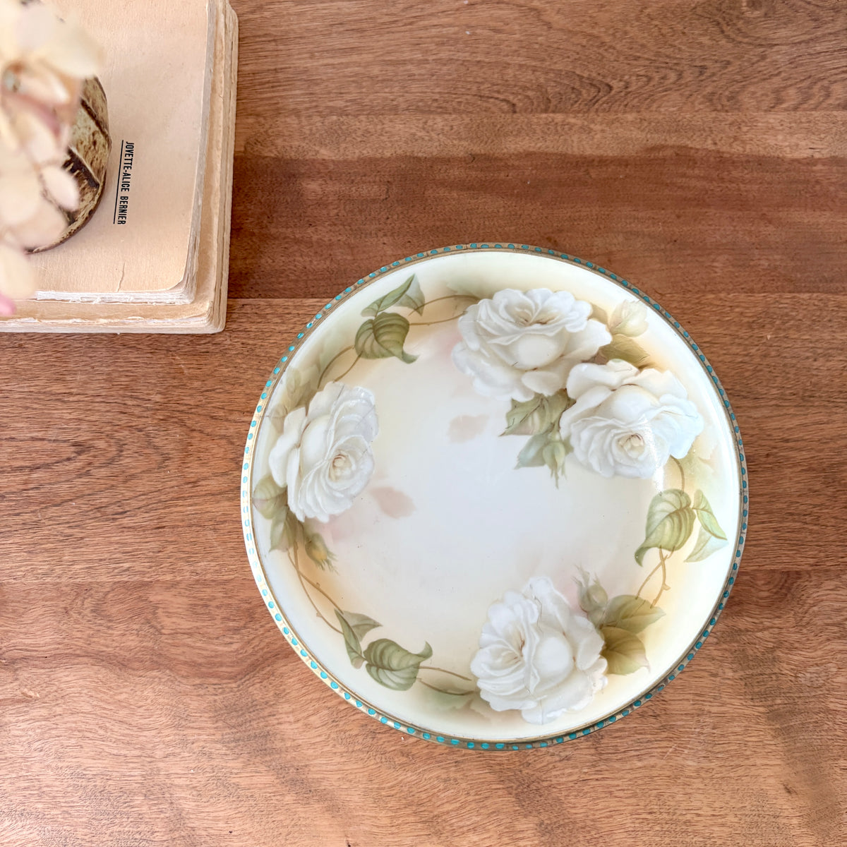 Bol tripode en porcelaine fine
