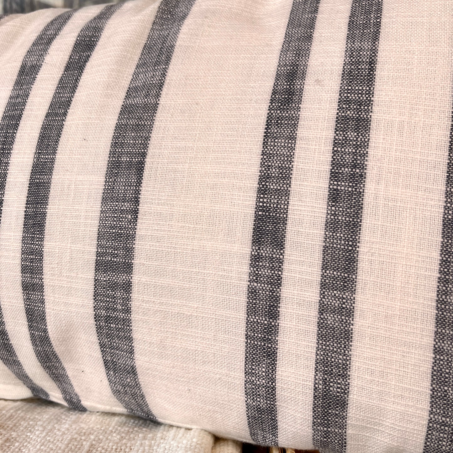 Decorative cushion - Gray lined