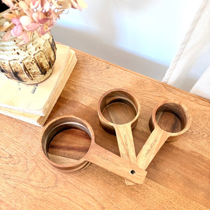 Trio de tasses à mesurer en bois