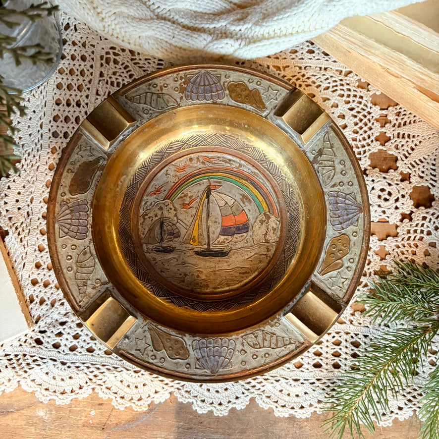 Bol en laiton - Les bateaux