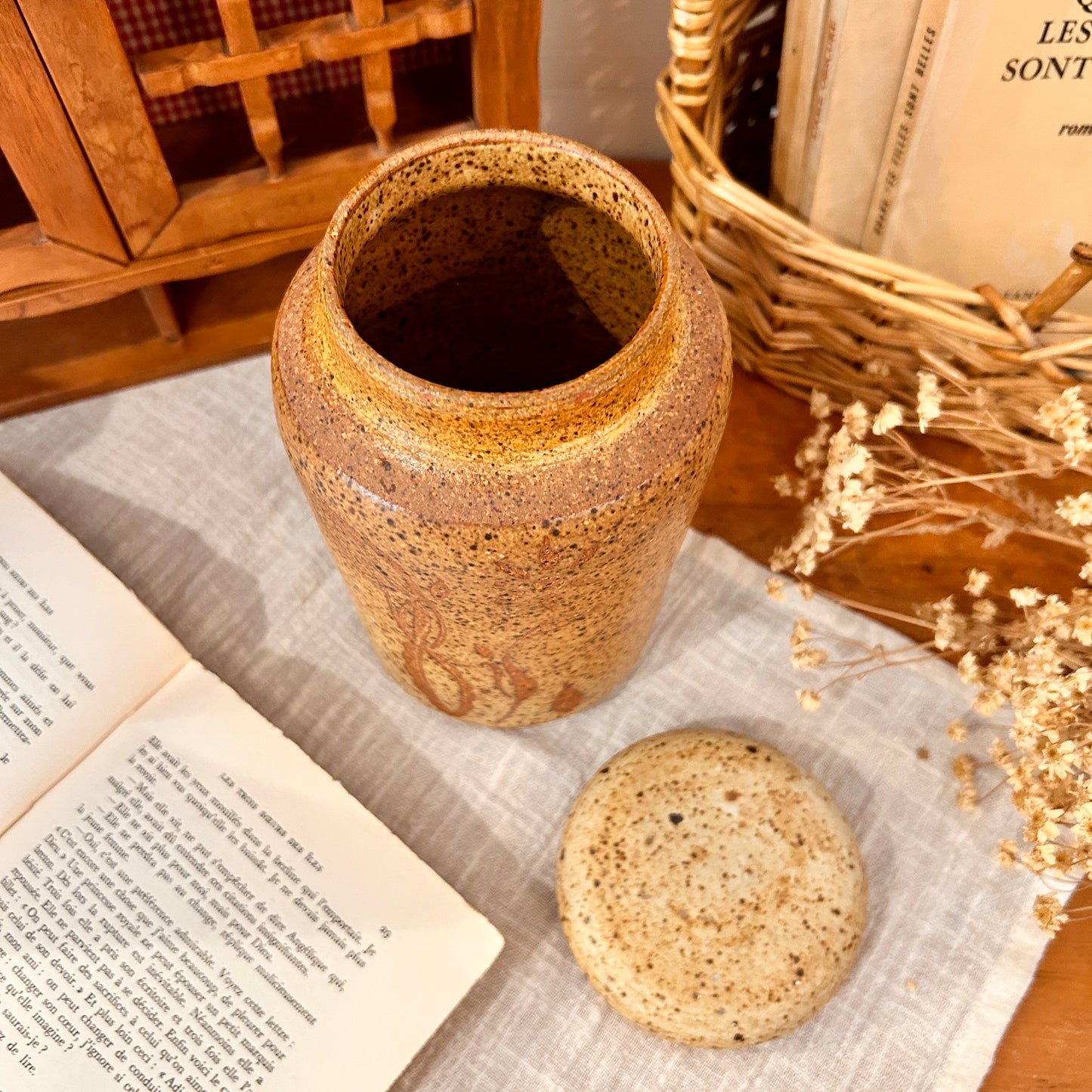 Stoneware pot