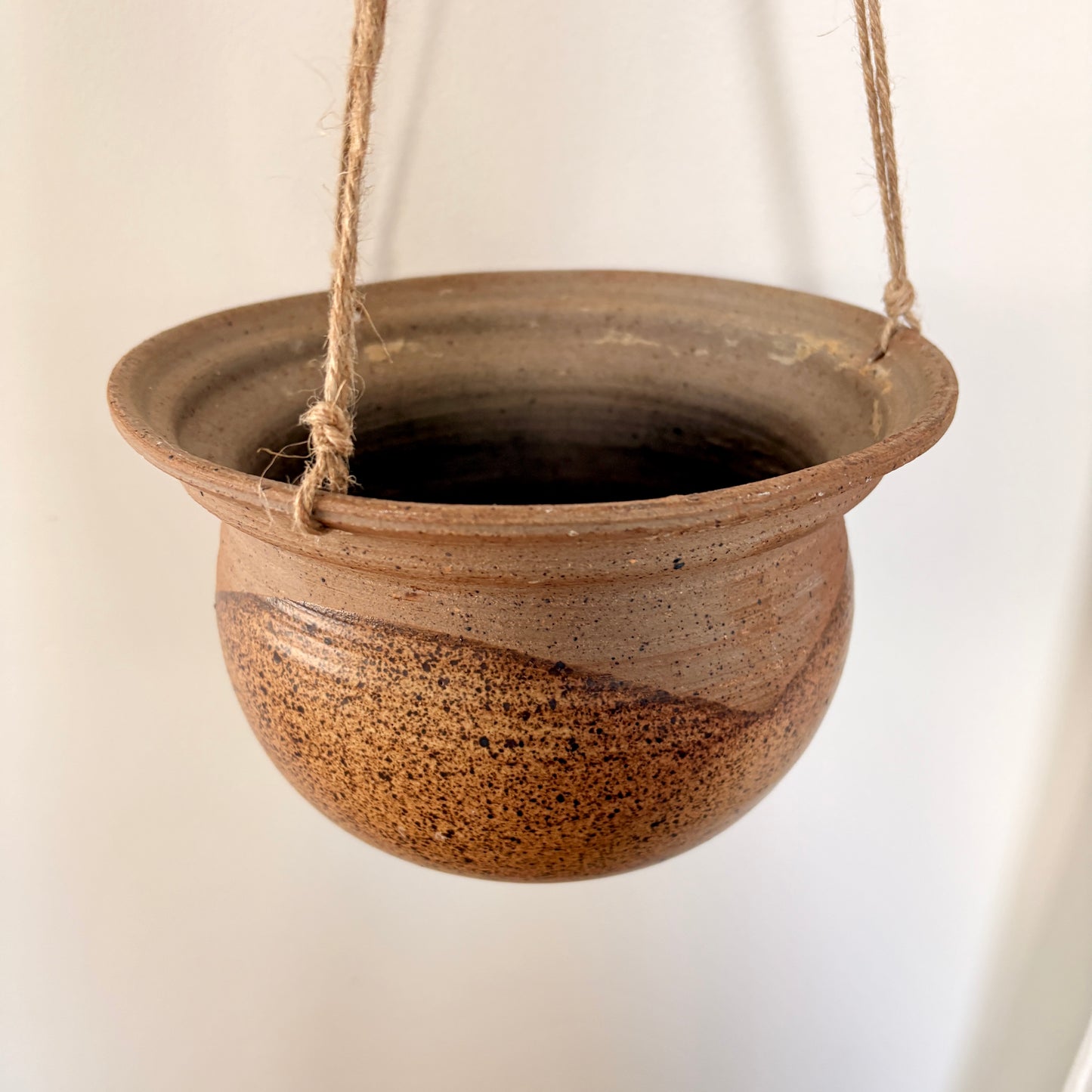 Cache-pot suspendu