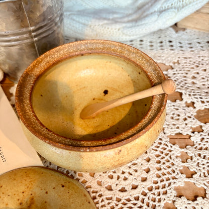 Stoneware pot with spoon