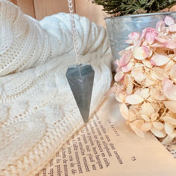 Divinatory pendulum - Rose quartz