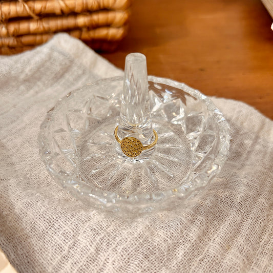 Crystal ring holder