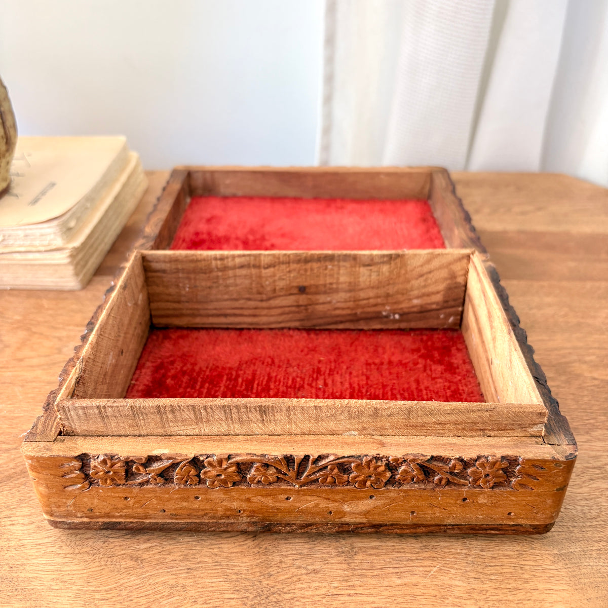 Coffre sculpté en bois