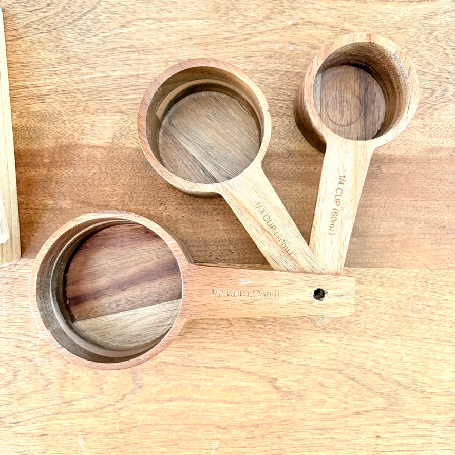 Trio de tasses à mesurer en bois