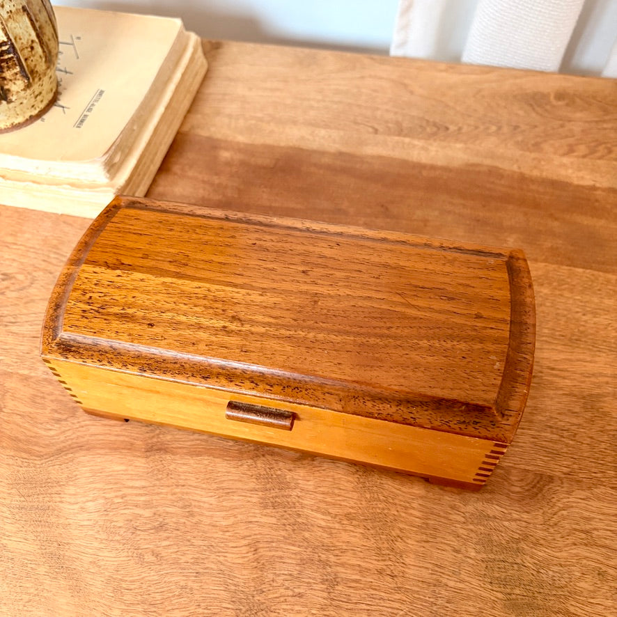 Petit coffre en bois