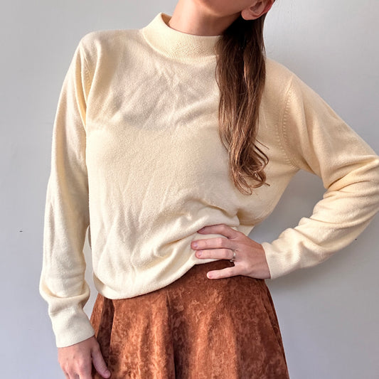 Lightweight turtleneck sweater