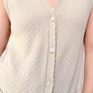 Oatmeal sleeveless jacket
